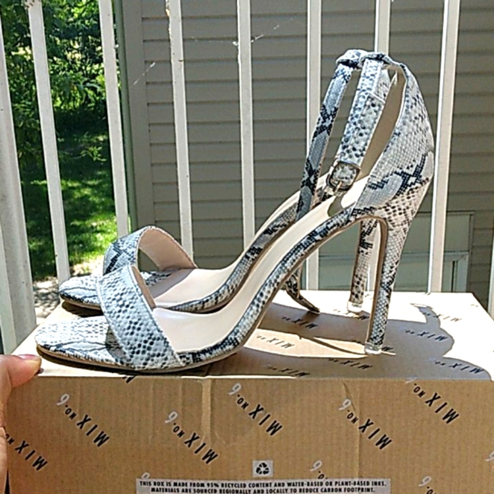 Great dancing shoes , Size 9.5 , very fashionable
